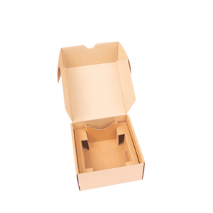 Individuelle Verpackungsentwicklung für nachhaltige Wellpappe-Stanzverpackungen mit mehreren Inlays für diverse Produktaufnahmen.