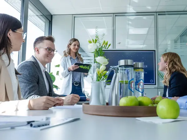 Prodinger Mitarbeiter und Kunden in einem Termingespräch