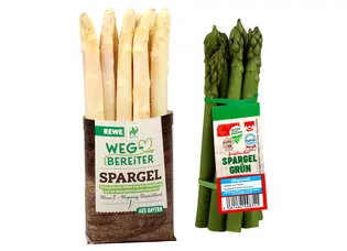 Bild der Verpackung für weißen und grünen Spargel von ALDI vergrößern Freigestelltes Bild zeigt weißen Spargel in einer Papiertüte und grünen Spargel mit Elastitag-Banderole der Handelsmarke REWE.