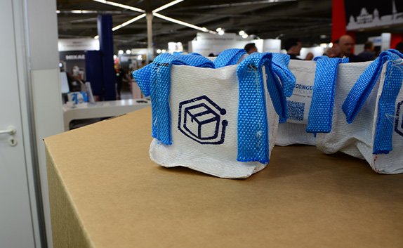 Ein Mini Big Bag auf dem Messestand von PRODINGER auf der SOLIDS 2026 in Dortmund
