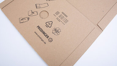 Faltkarton, der mit einem Logo bedruckt wurde.