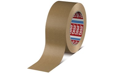tesa® 4513 Premium-Papierpackband Freigestelltes Bild des nachhaltigen und FSC-zertifizierten Papier-Packband tesa® 4513.