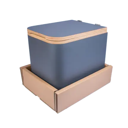 Trenntoilette in maßgeschneiderter Wellpapp-Verpackung für optimalen Schutz und weniger Transportschäden.