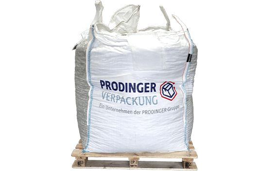 Auf einer Holzpalette steht ein großer Big Bag mit einem Logo von PRODINGER Verpackung.