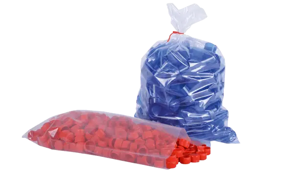 Kleine Plastikteile verpackt in einem Flachbeutel aus LDPE