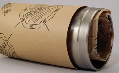 Metallrohr, das innen uns außen mit VCI-Papier eingewickelt wurde