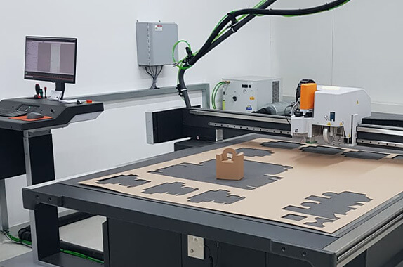 Ein Schneideplotter erstellt schnell und präzise Prototypen und Kleinserien.